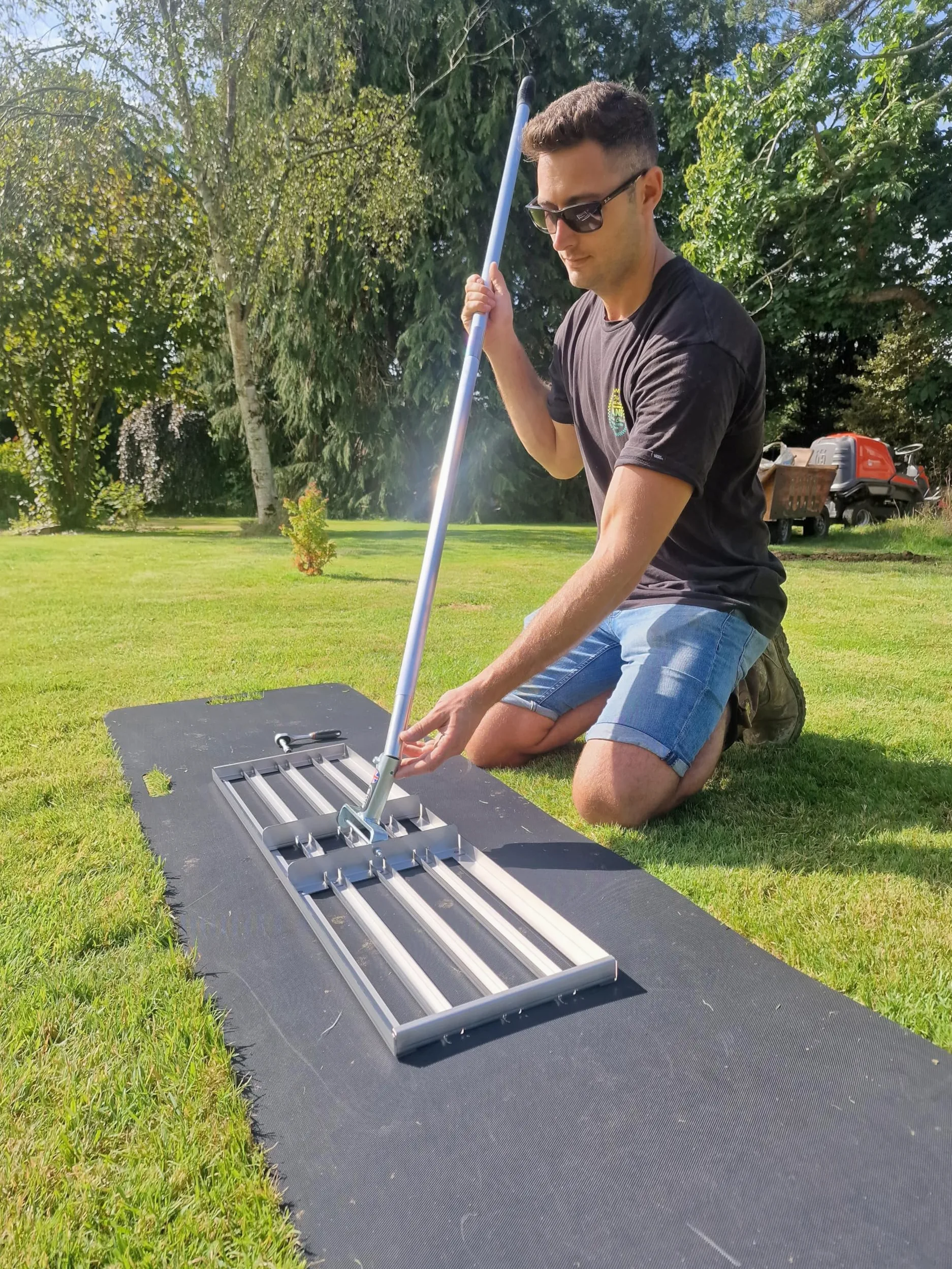 Solutions de Fabrication Britanniques 38" de large Râteau Levelawn Lute en acier inoxydable : Râteau de nivellement premium pour le top dressing, l'ensemencement, le sol/le sable. Poignée luxueuse en