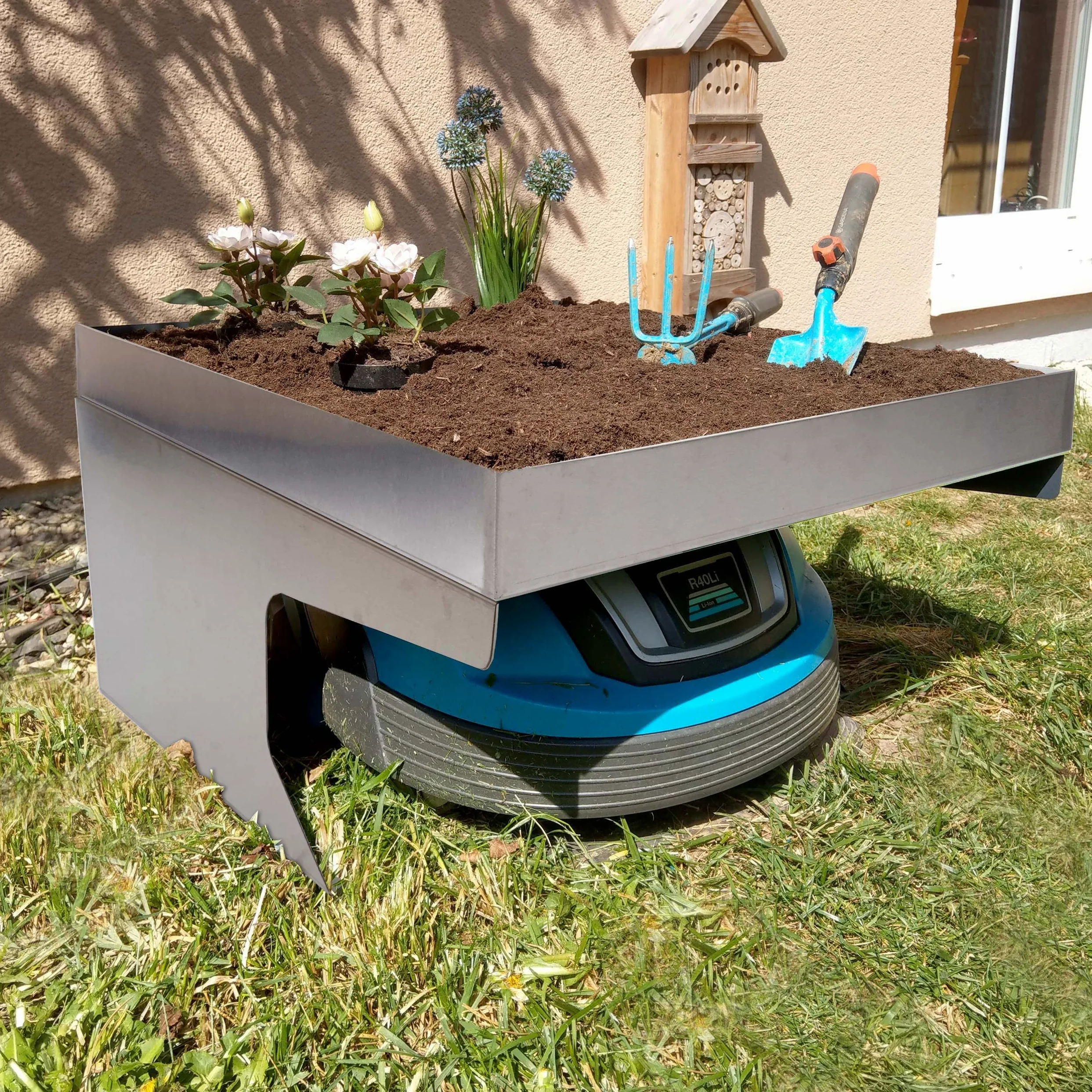Garage pour Tondeuse-Robot avec bac à Plantes HWC-G60 métal 37x60x70cm INOX