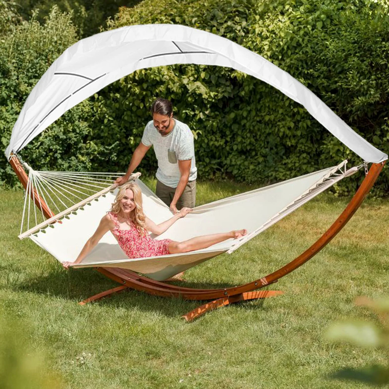 Hamac XXL de 410 cm avec Structure et auvent, Surface de Couchage 200 x 150 cm, hamac en Bois de mélèze résistant aux intempéries, jusqu'à 200 kg