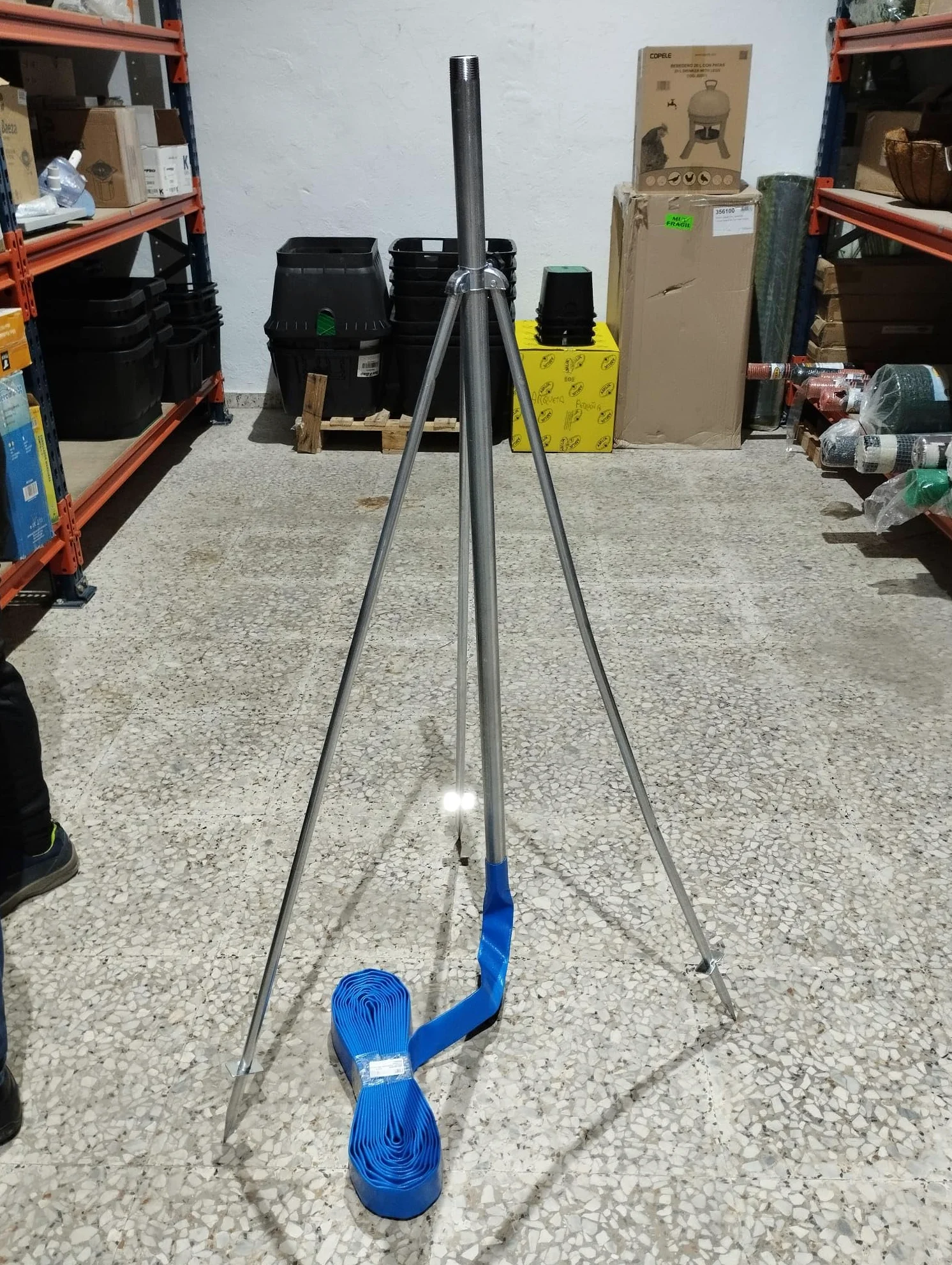 Suinga – Kit d’arroseur Ibis 1" circulaire 360º 13-23 MTS. Pression 1,5 à 5 bars. Comprend un support de trépied en métal 1".